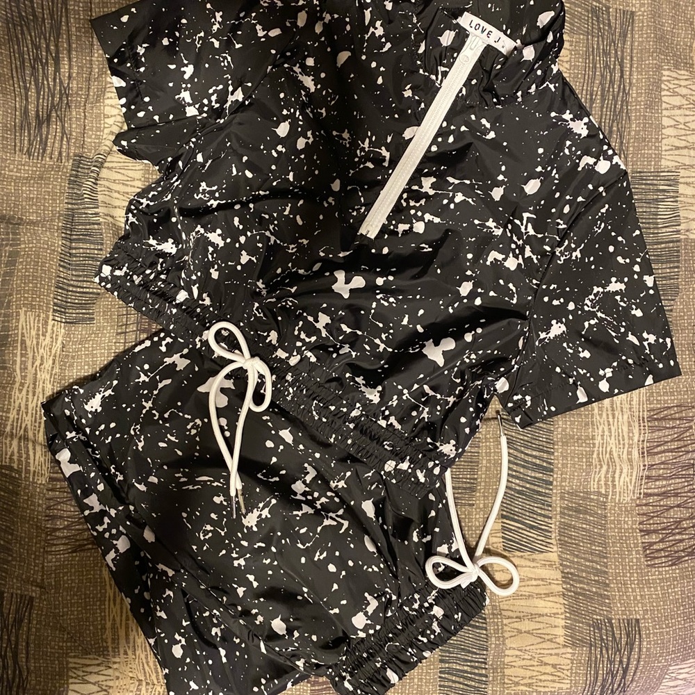 Short Sleeves Collar Crop Top Drawstring Waist pants lined with mesh drawstring